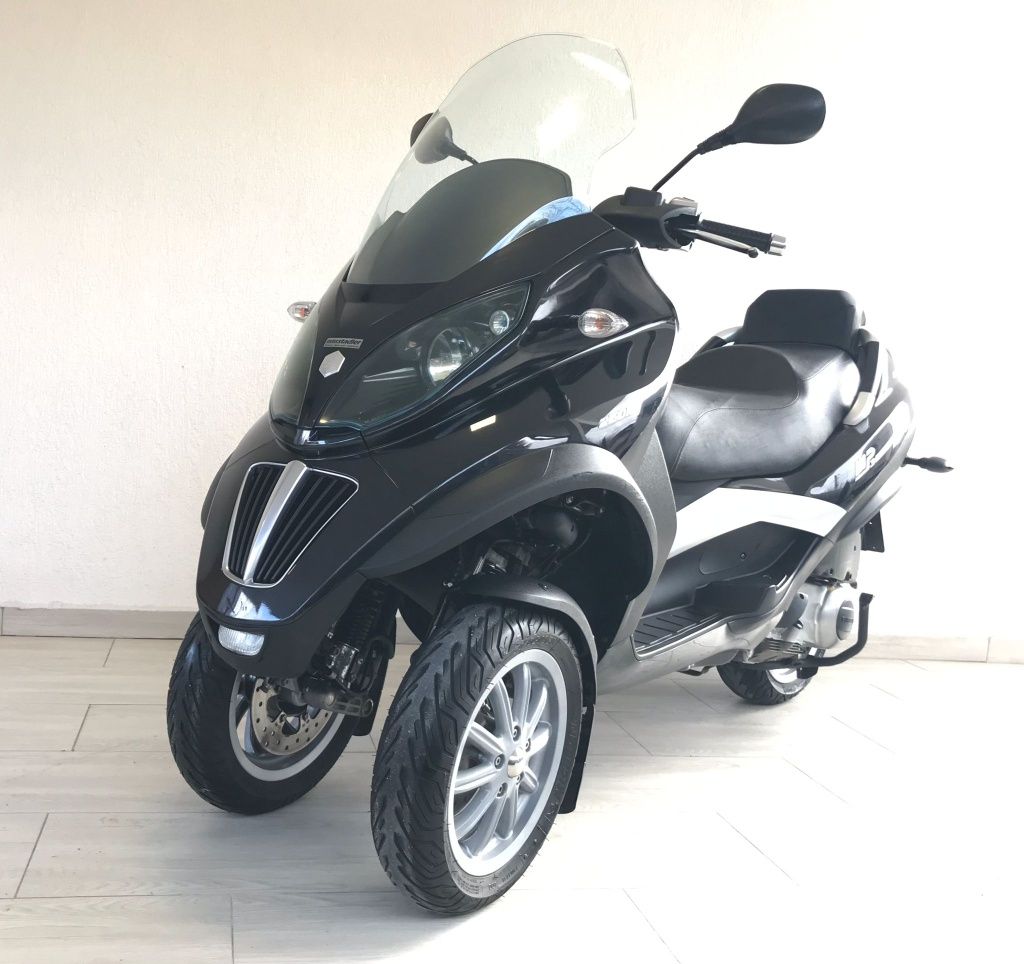 Scuter Piaggio MP3  LT250cmc Cat A sau B