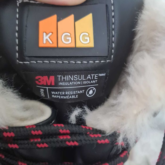 Продам новую зимнюю спец.обувь. р-р 39