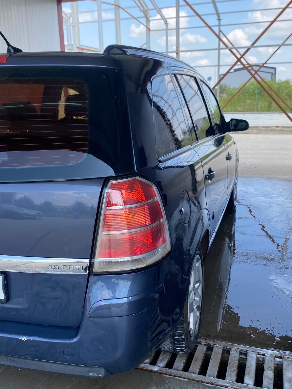 Vând Opel Zafira B