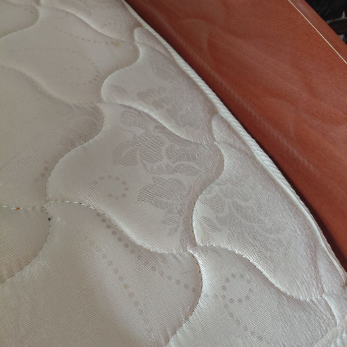 Кровать односпальная, матрас