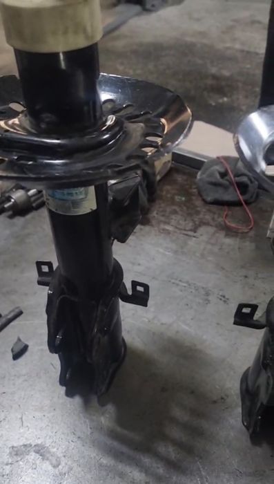 Мерседес мошинага олди чап ўнг Амортизатор ва шаравойлари бор Оригинал