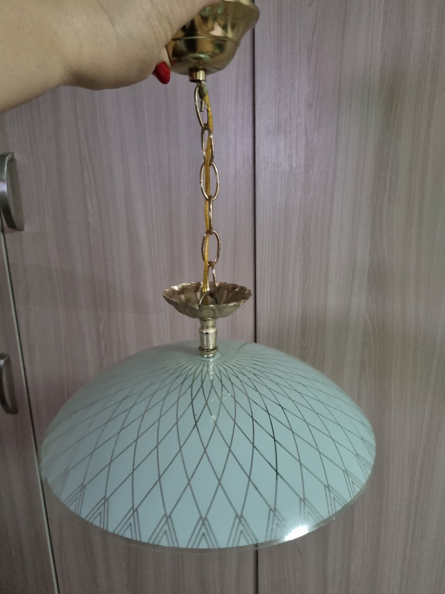 Продам люстры 2 шт