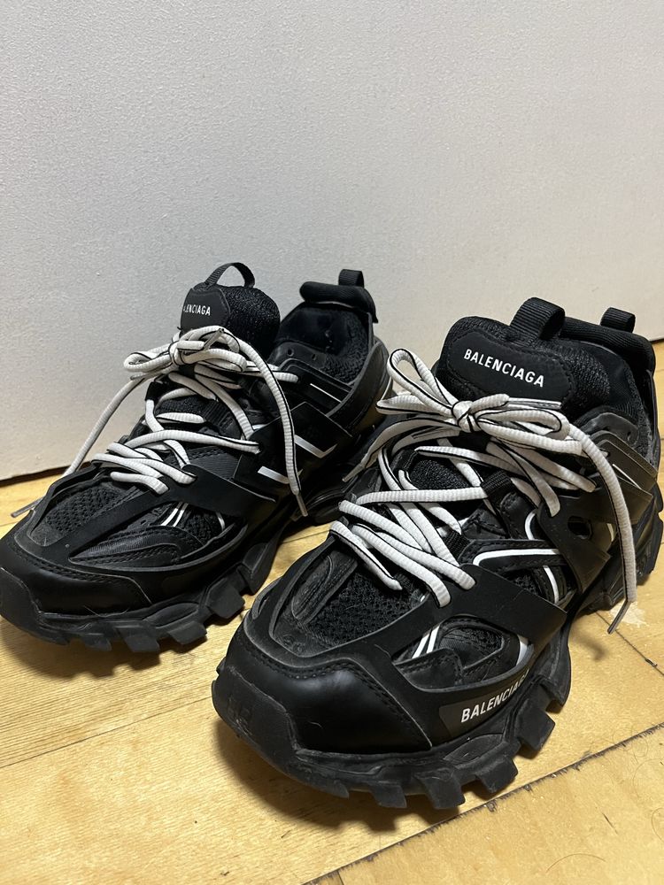 Balenciaga track