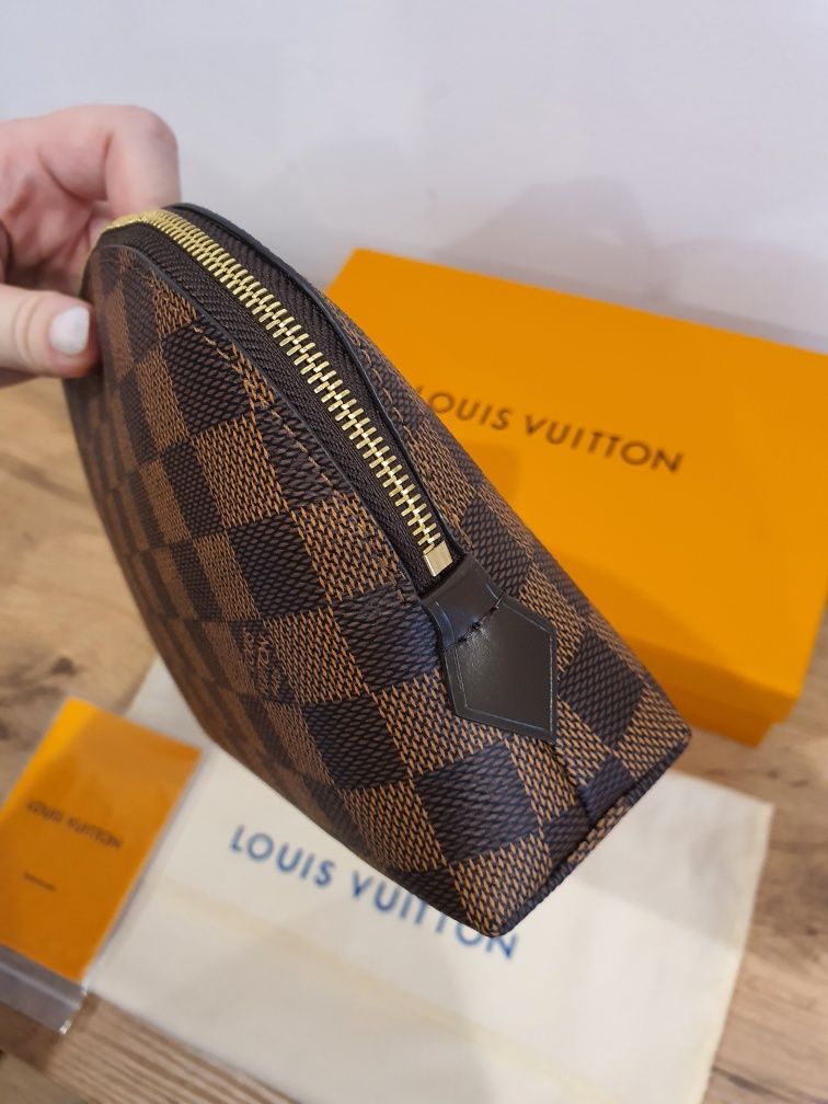 Portfard Louis Vuitton cosmetic pouch
