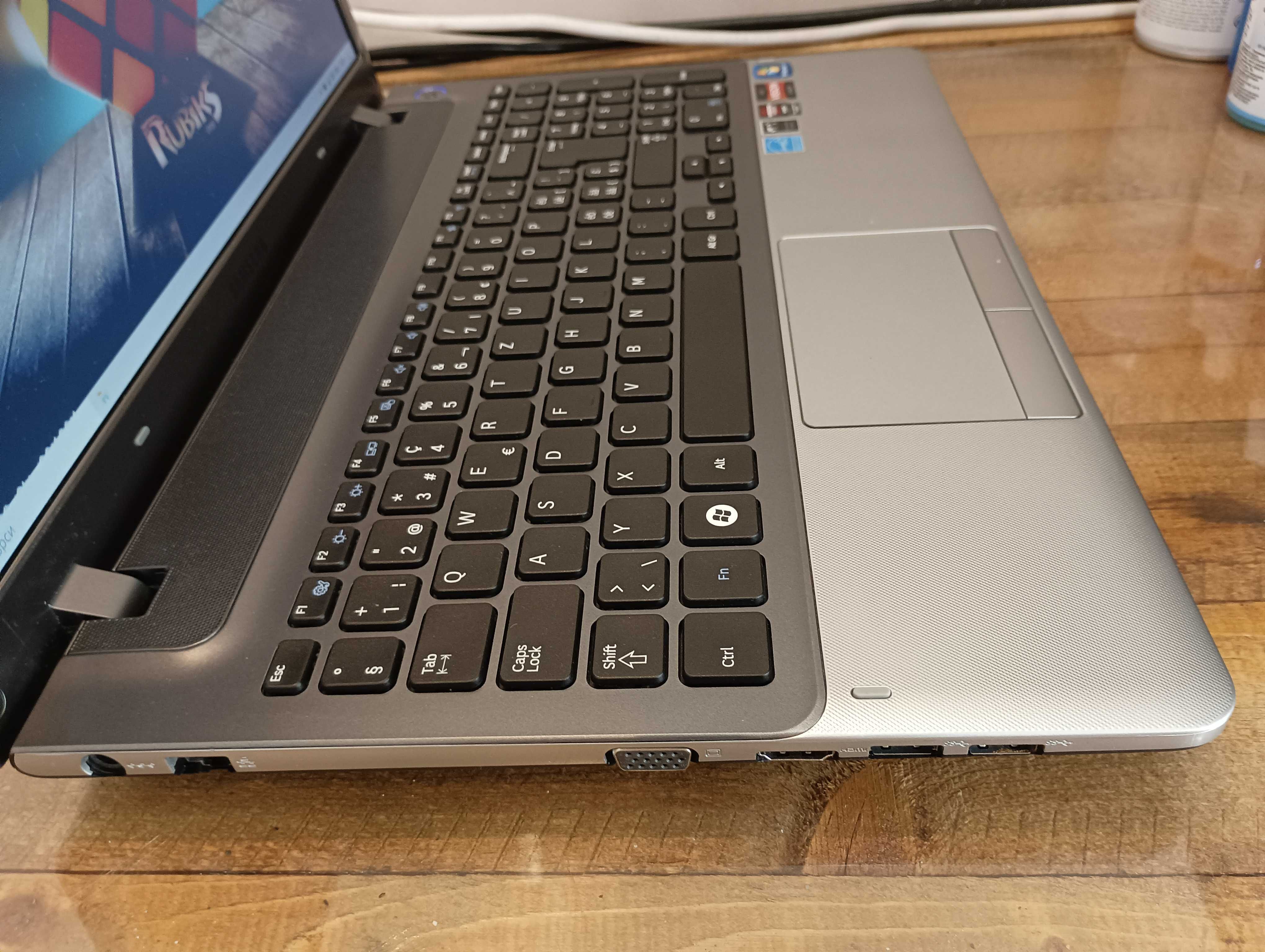 Лаптоп Samsung NP355V5C