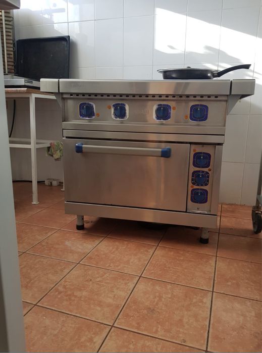 Электрическая плита АБАТ 4 конфорок