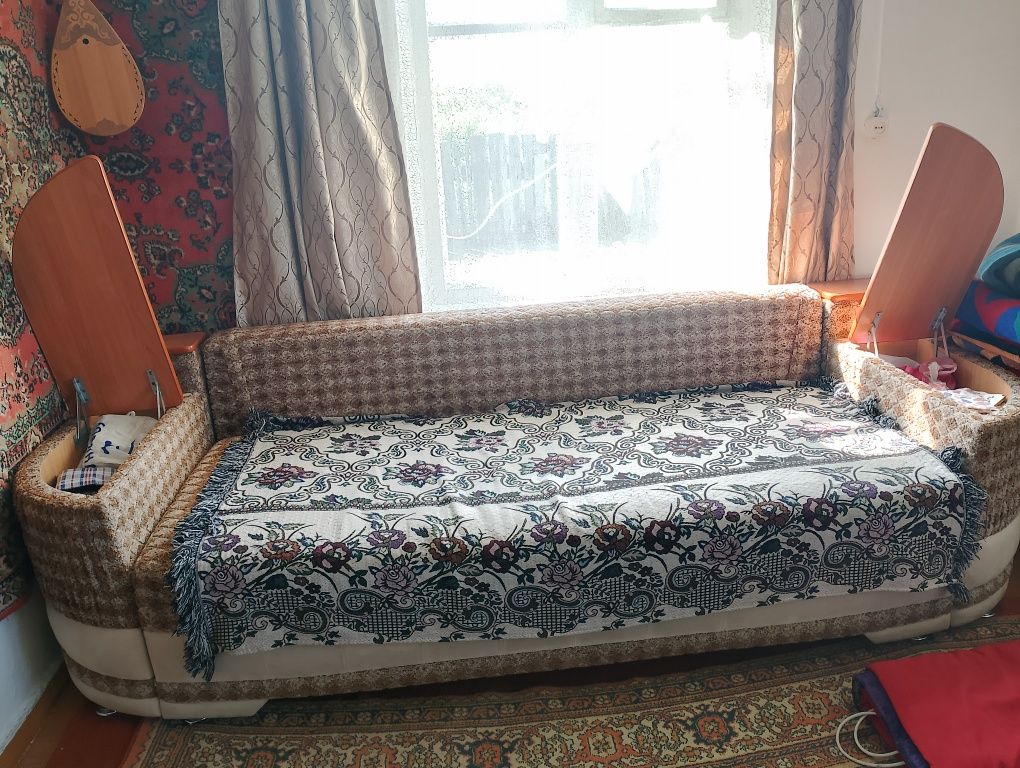 Продаётся диван.