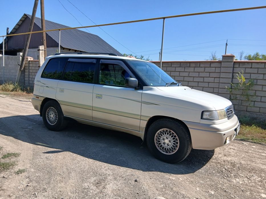 Атомобиль Мазда  МПВ