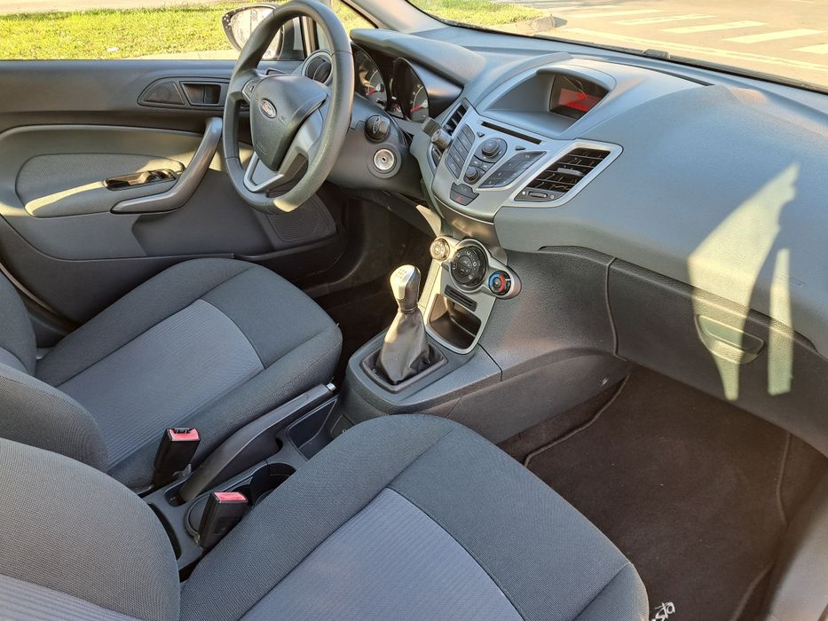 Vând Ford Fiesta