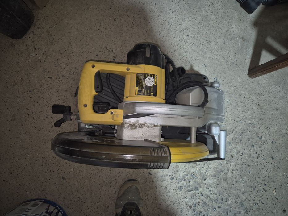 Угларез Dewalt в новом состоянии