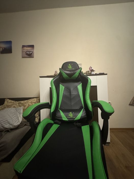 Геймърски стол (леко повреден)