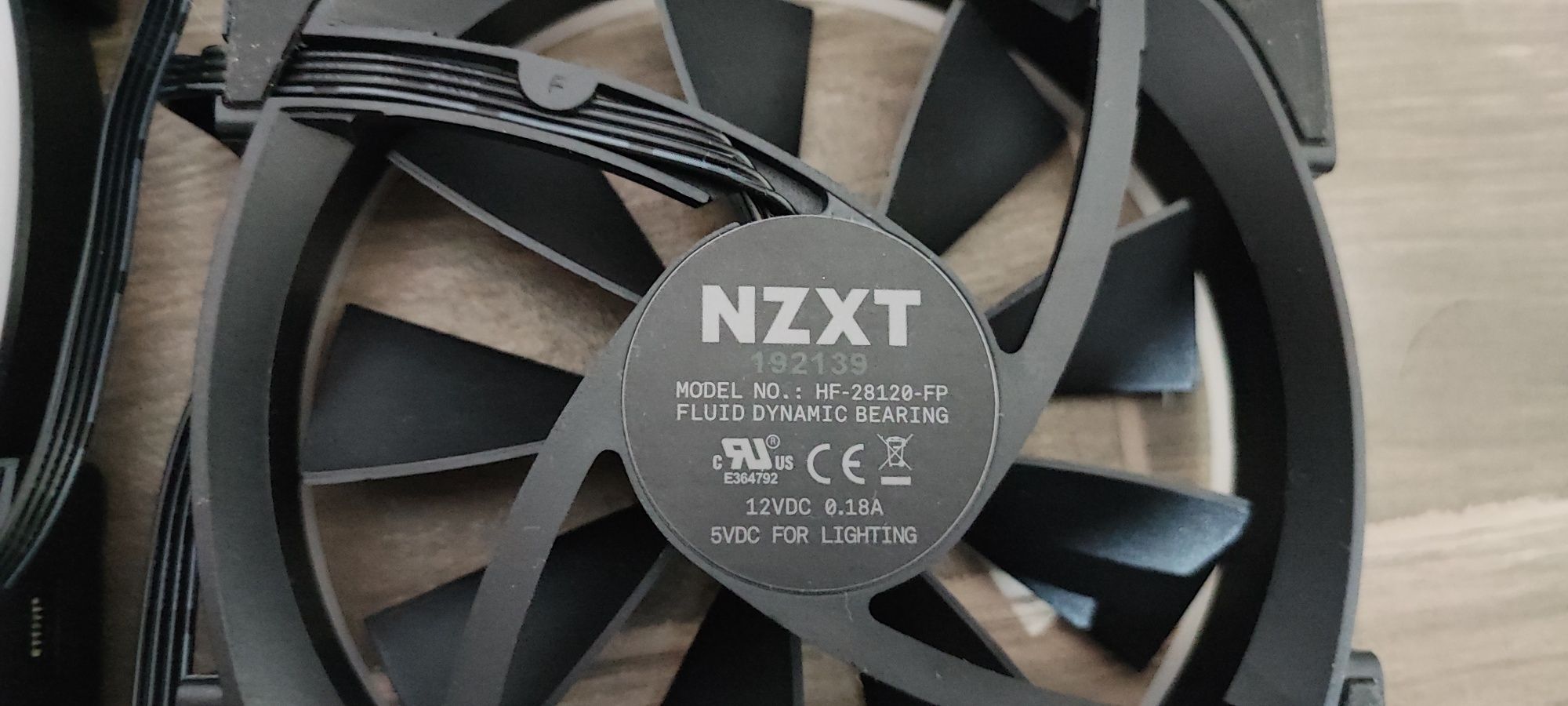 Продавам вентилатори NZHT и Lian li 120mm/140mm