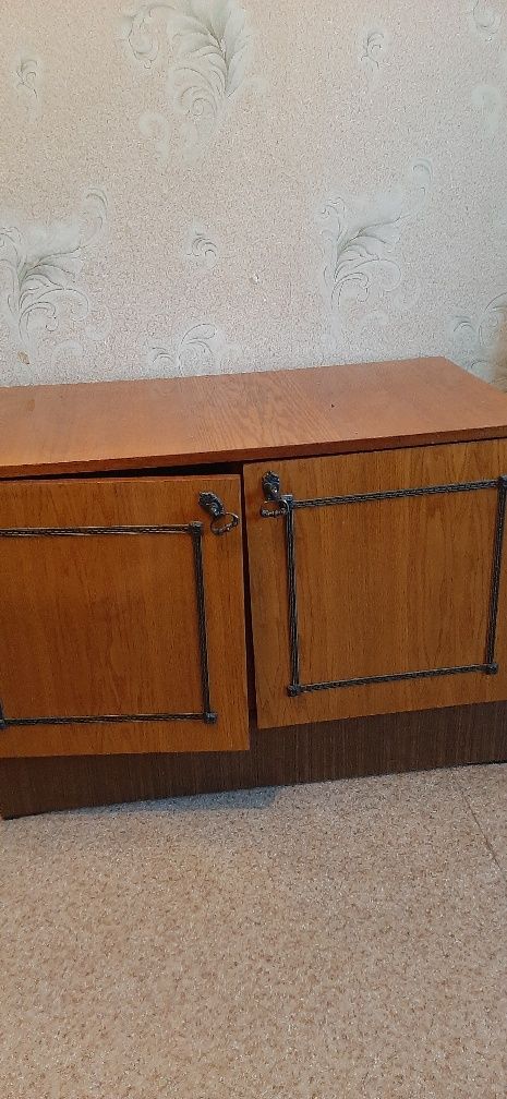 Продам кровать на панцерной сетке  с деревянными баковушками с матрасо