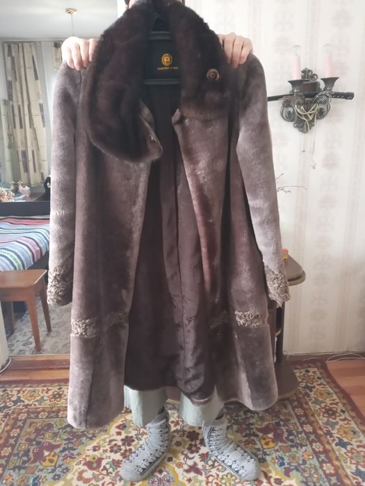 Продам шубу мутоновую с норковым  воротником 50 размер