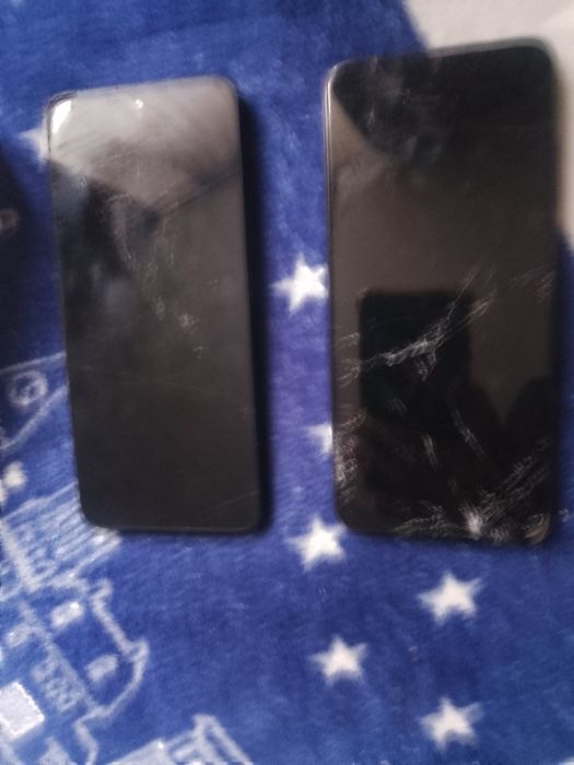 Vând telefoane un Redmi 12 și un Samsung Galaxy A03S sparte  display