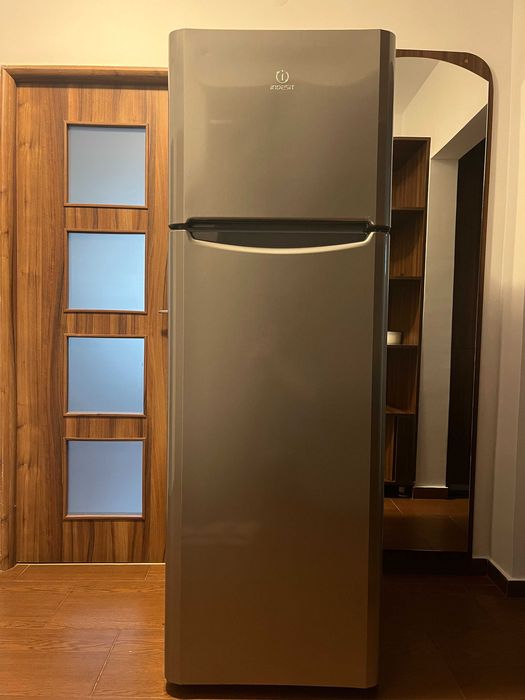 Frigider INDESIT, 309 litri (71 congelator), 175 cm, LowFrost