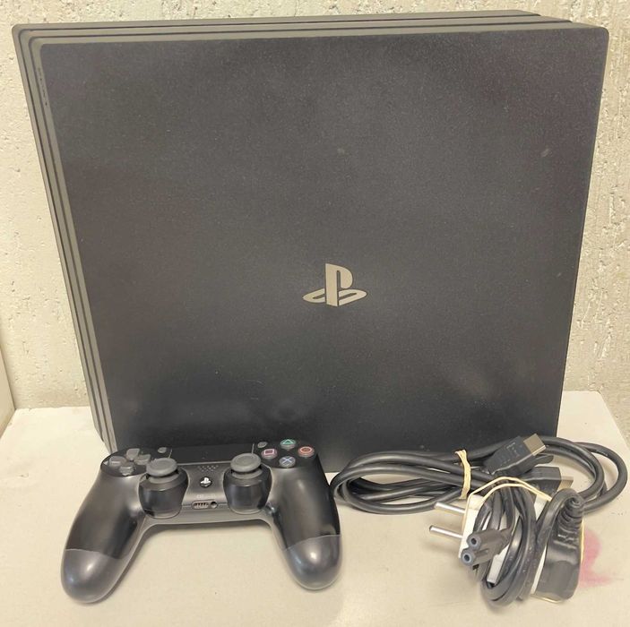 Playstation 4 Pro 1TB+1 джойстик