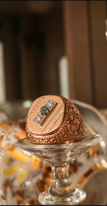 Перстень золотой. Изумруд и бриллианты. 583 проба.