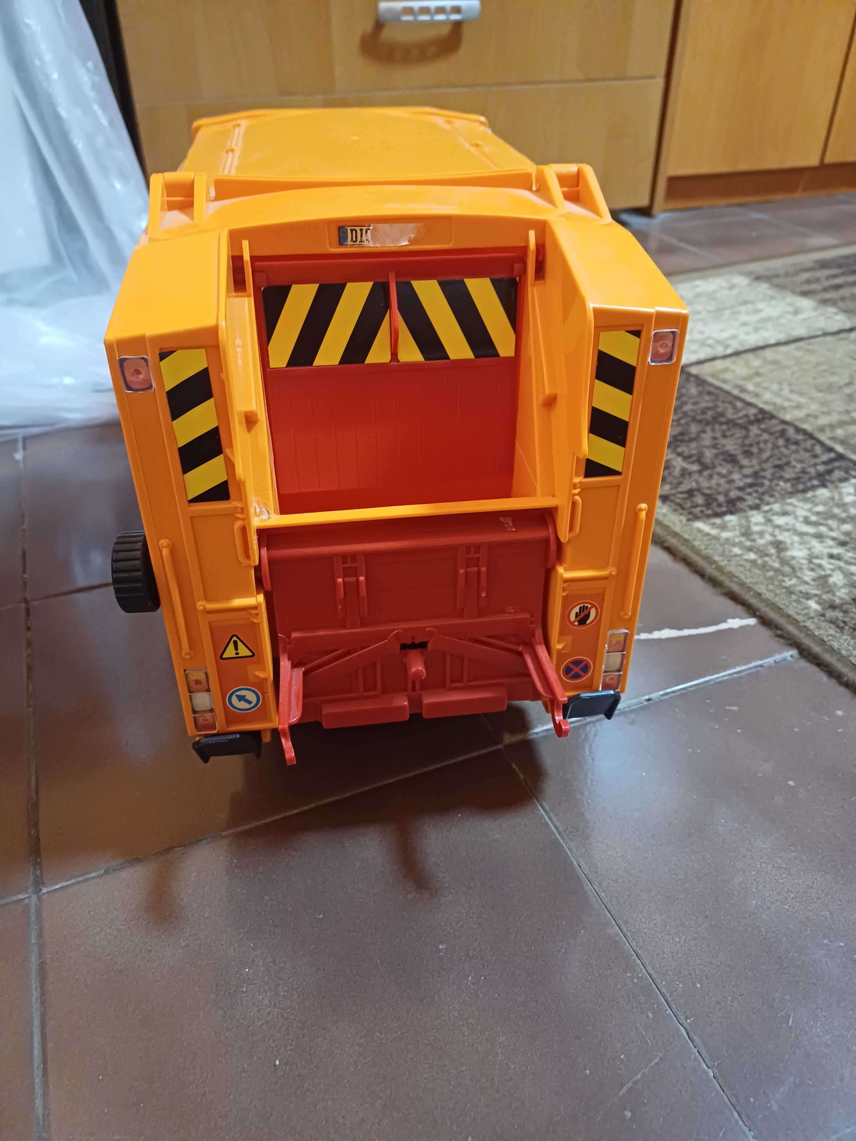 Dickie toys камион за смет
