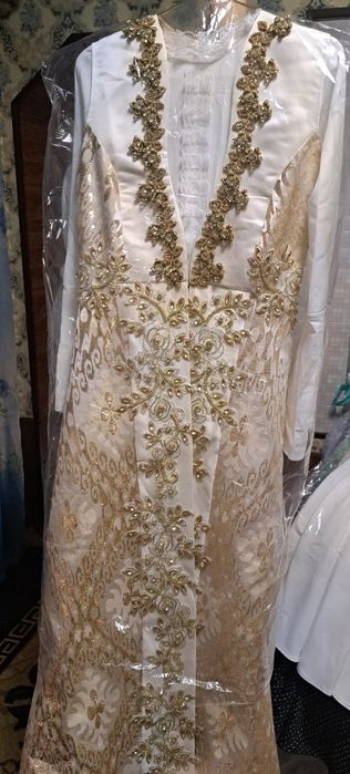 Ansambil kiyim sotiladi 1 marta kiyilgan yangi doʻppi fattasi bor