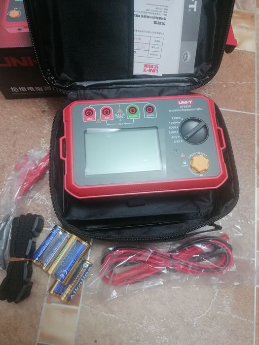 Мегаомметр, измеритель сопротивления изоляции UNI-T UT502C