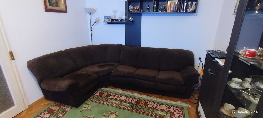 Холна гарнитура в много добро състояние.