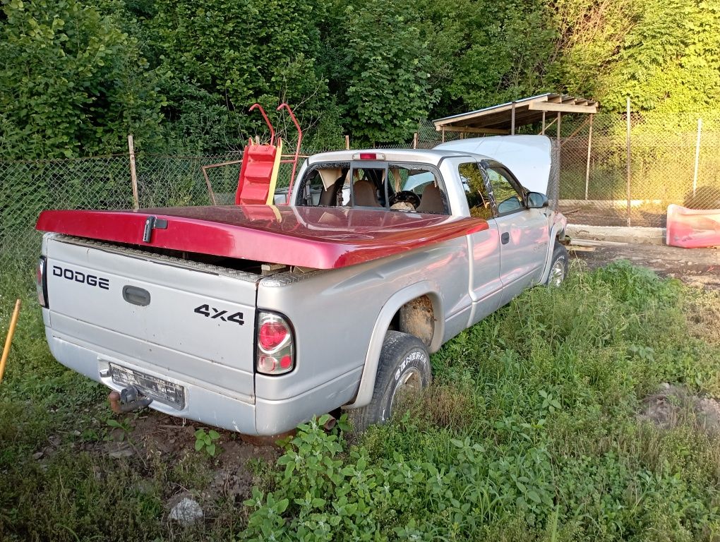 Dodge Dakota на части