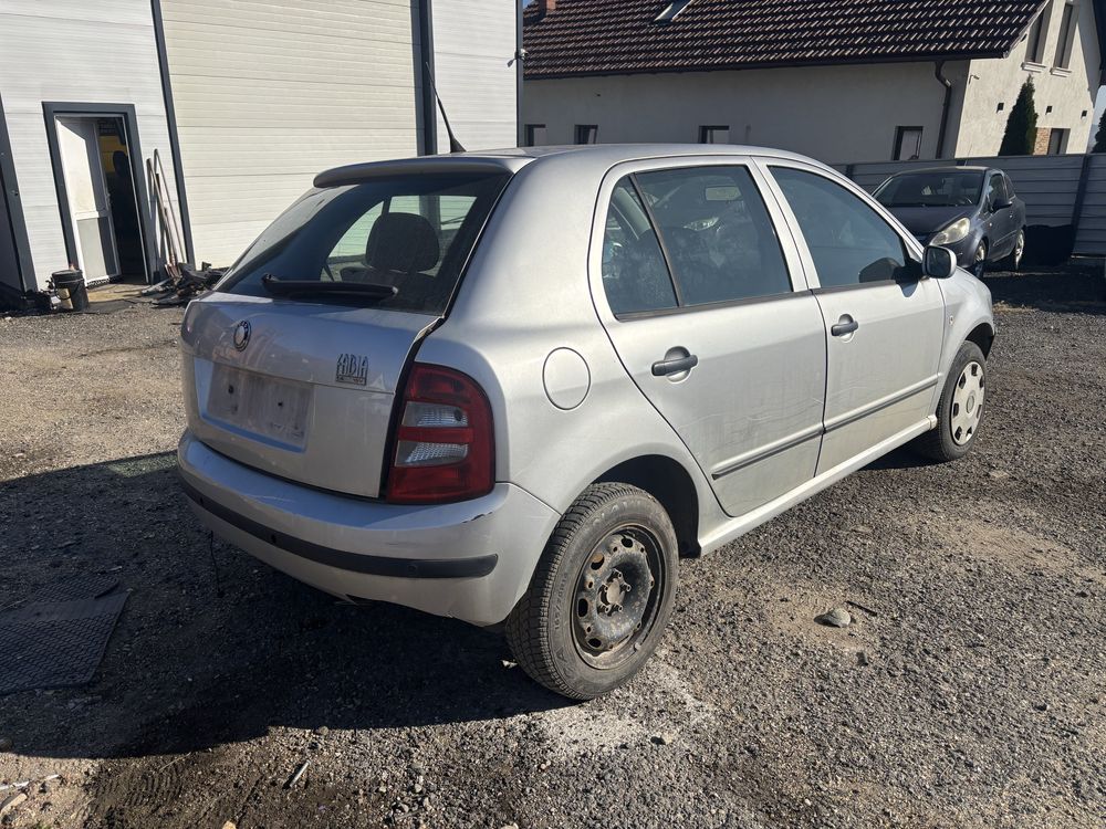 cutie viteze GRY manuala 5trepte an 2004 skoda fabia