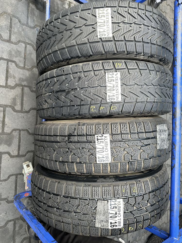 215/70/16 Kumho Vredestein M+S