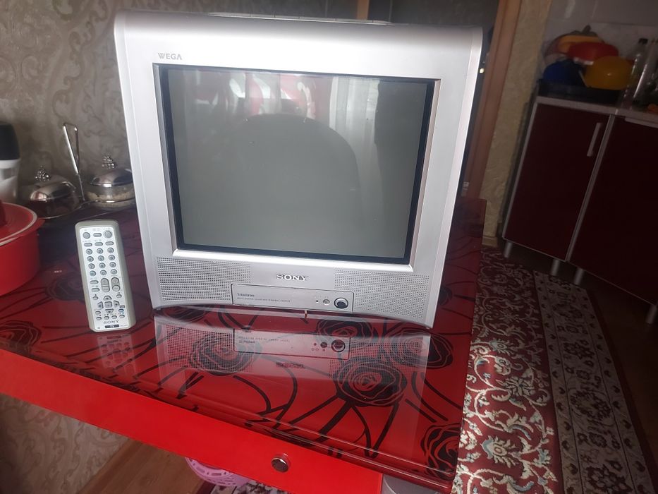 Продам телевизор и видеоплеер    SONY