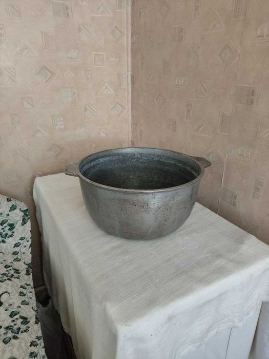 Казан  вместимость 8л