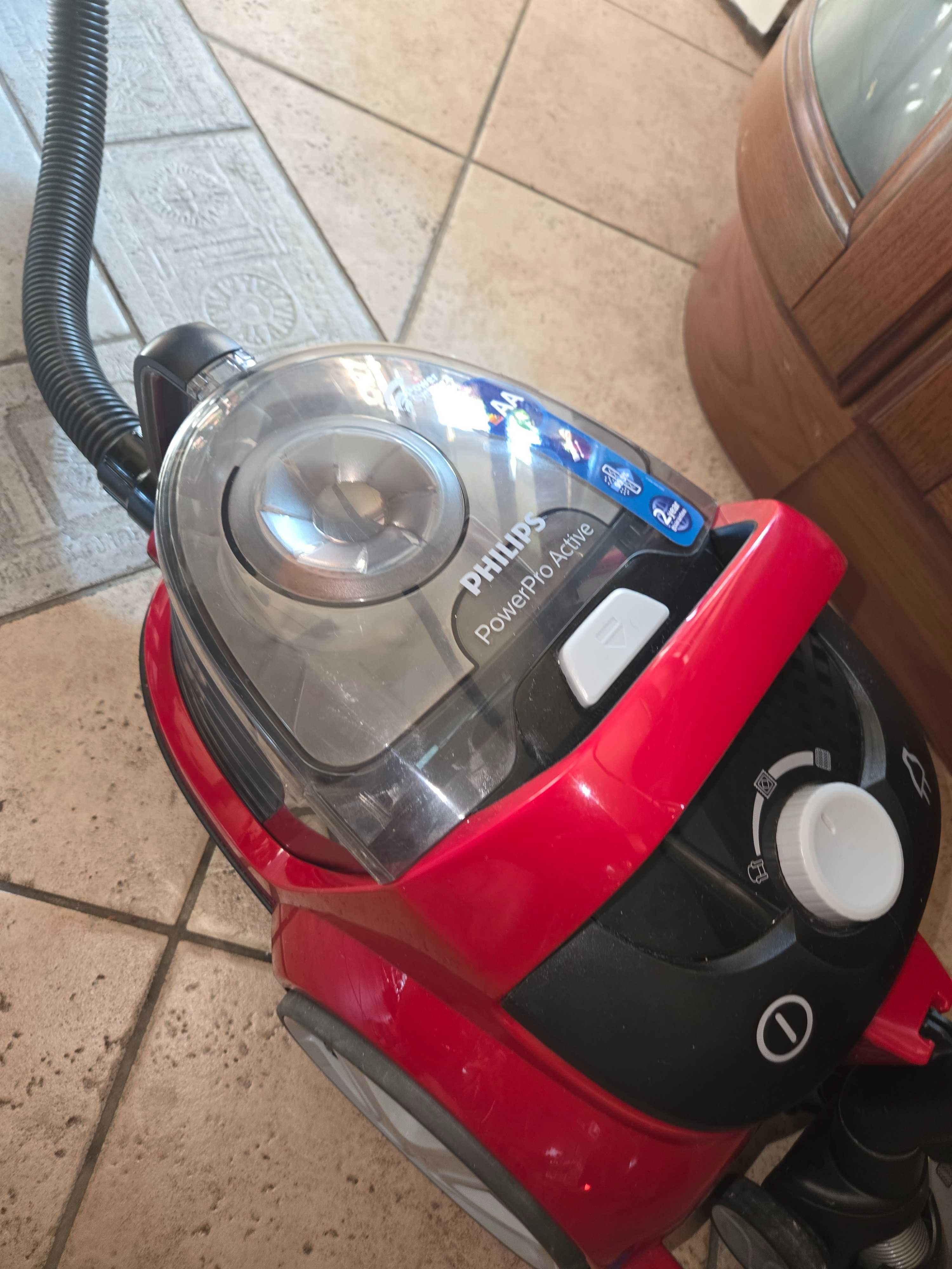 Прахосмукачка Phillips Power Pro Active