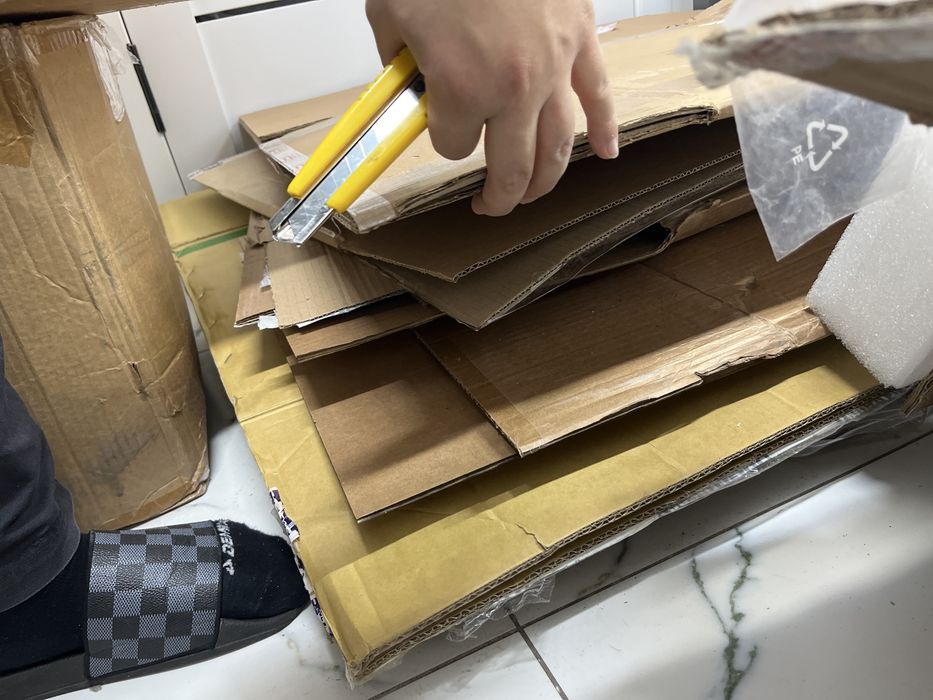 Коробки 200 тг за штуку хорошие плотные