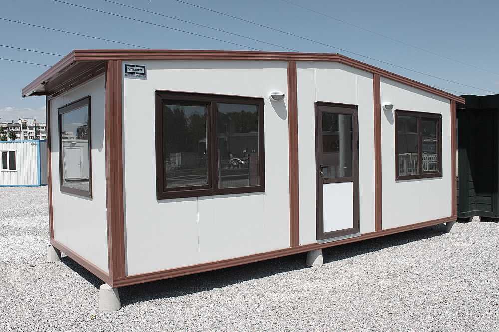 Casa, garaje auto pe structura metalica si panou sandwich termoizolant