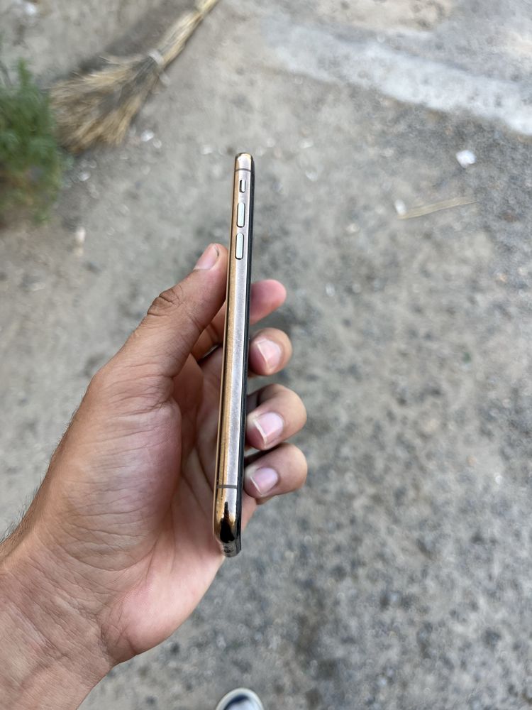 Iphone xs srochniga faqat naxtga tel