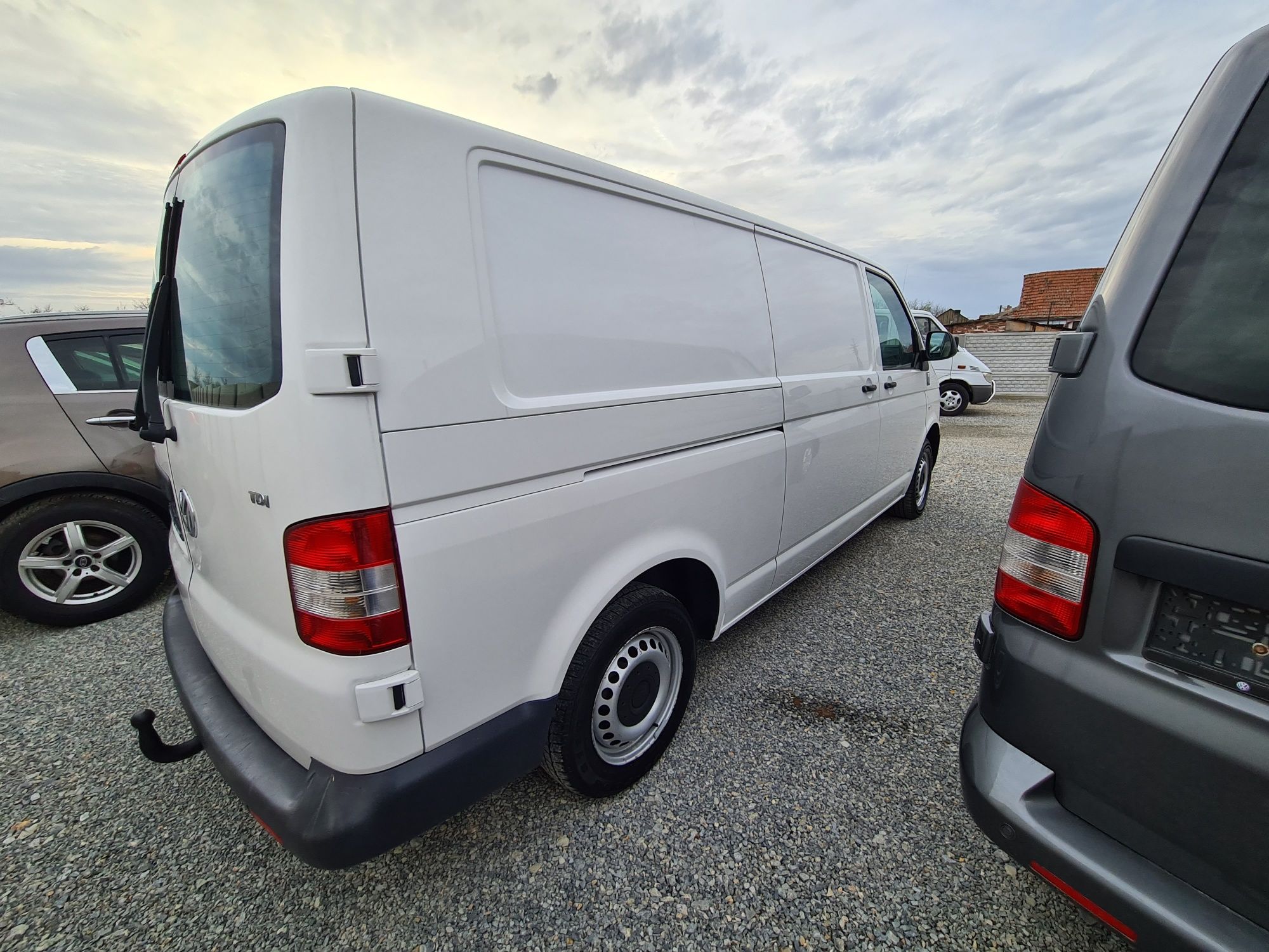 Vw transporter T5  T6 an 2011 euro 5 Varianta lunga, uși duble pe Spat