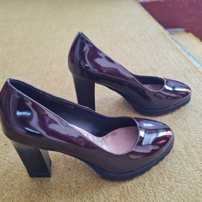 Pantofi cu toc eleganti