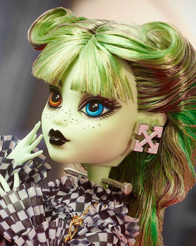 Off-White с куклой Monster High 
Mattel Творения
Off-Whi