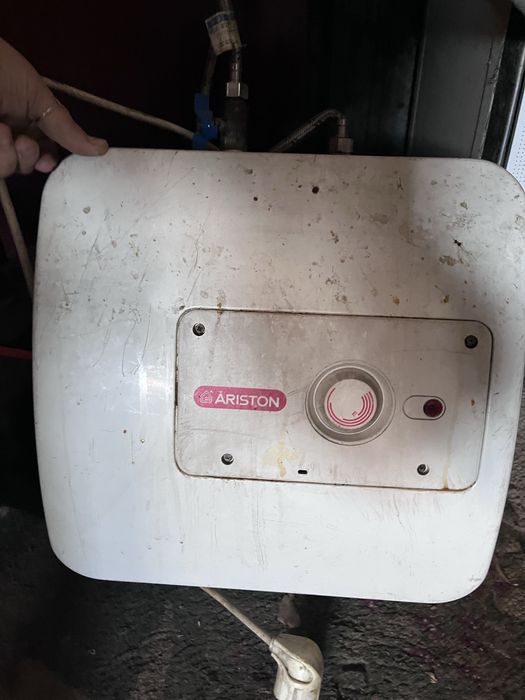 Бойлер водонагреватель Аристон