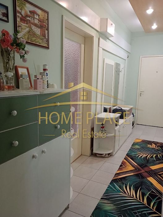 Четиристаен апартамент във Възраждане 4