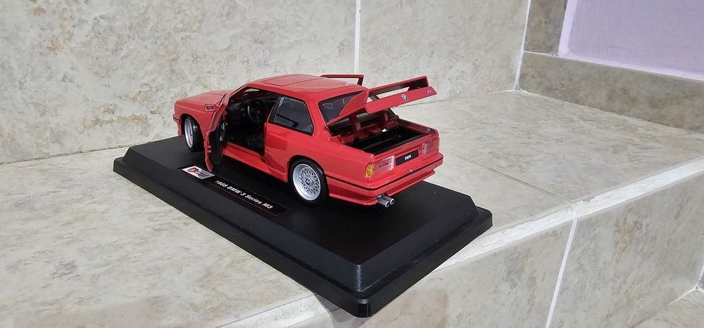 BMW E30 M3 1/24 Burago
