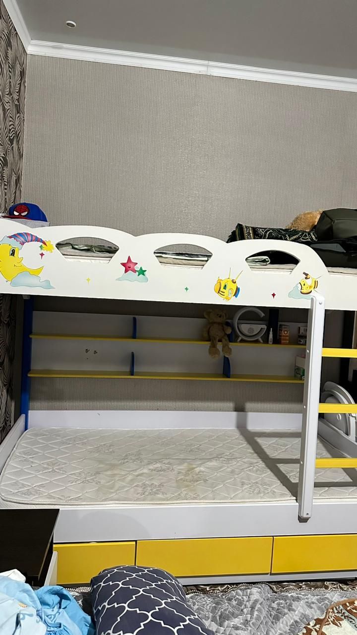 Детская кровать  2 этажная