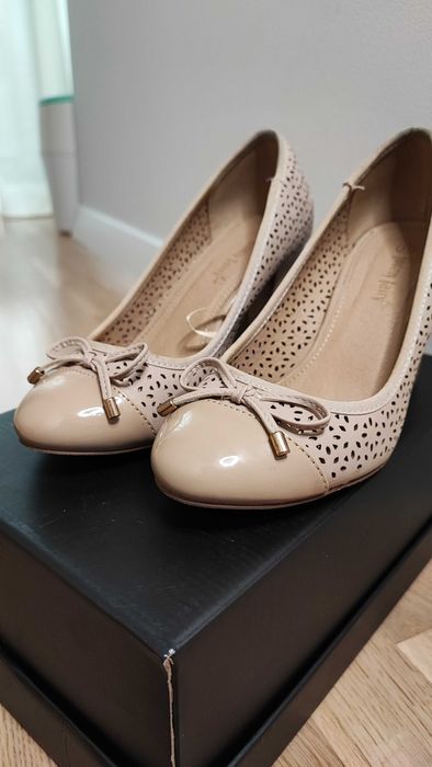 Pantofi nude din piele naturală perforată