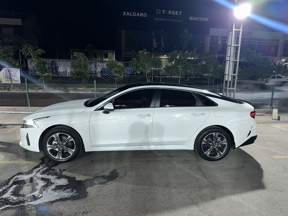 Kia K5 2022 yil oq