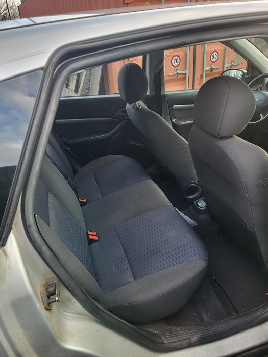 Vând Ford focus 1.6 benzina