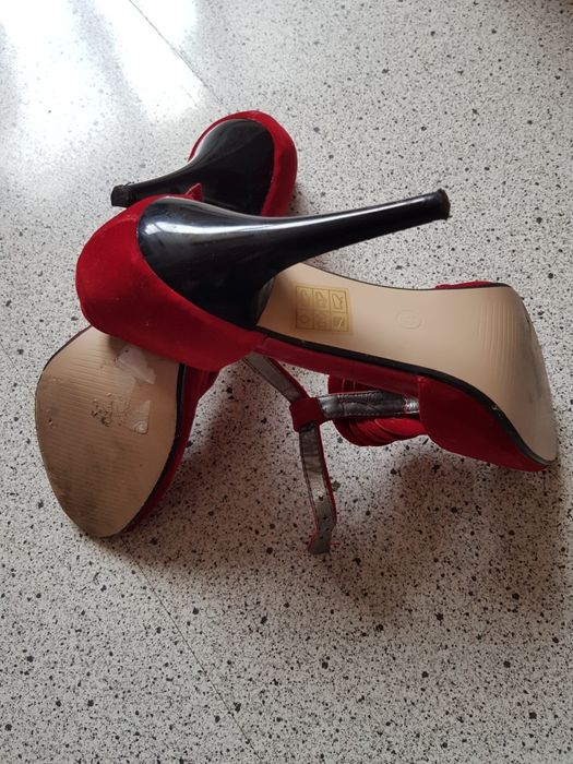 Продавам дамски обувки!