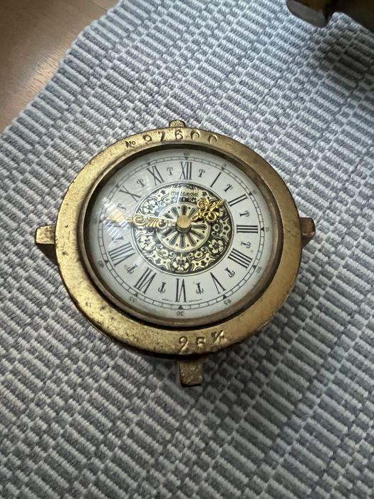 Часовник във формата на водомер