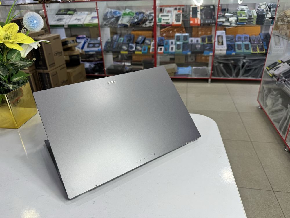 acer core i3-13 oxirgi avlodi 8/512 nvme ssd ideal holatda yangidek