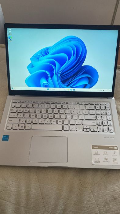 Laptop Asus  aproape nou