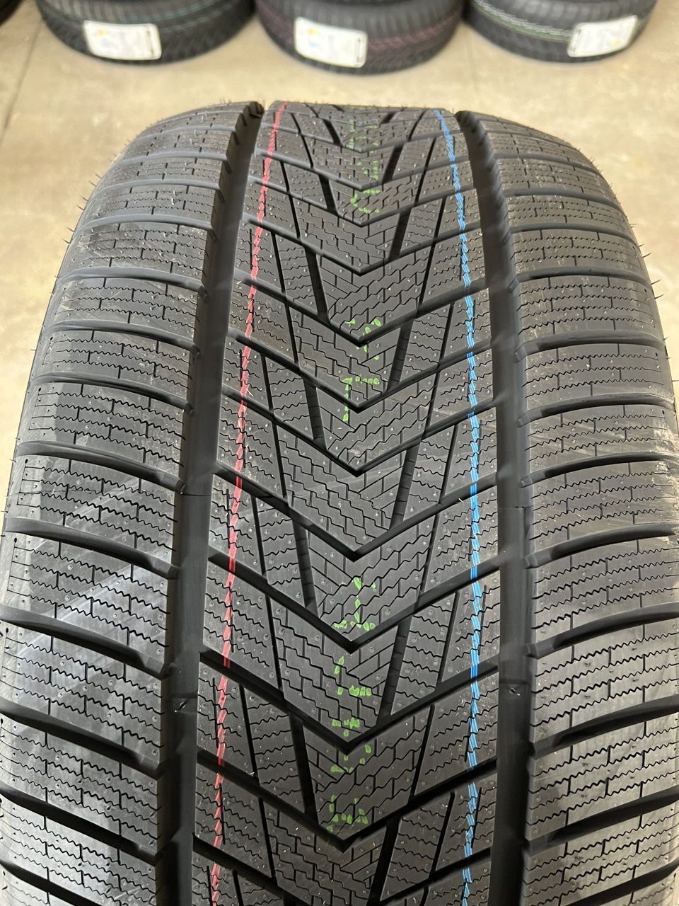 Нови зимни гуми TRACMAX 255/45 R20 105V MFS XL DOT23